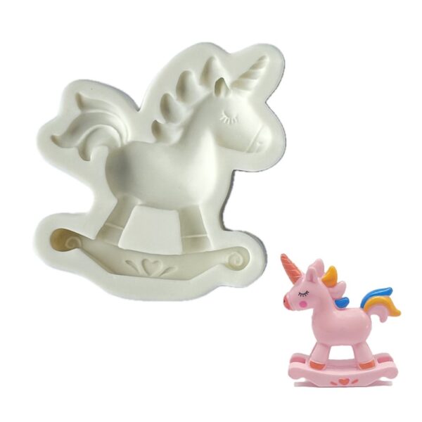 Szilikon fondant és marcipán mintázó-Hinta unikornis 7x8cm Szilikon fondant és marcipán mintázó-Hinta unikornis 7x8cm